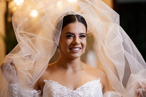 casamento-casa-fotografo-de-casamento-daniel-custodio-fotografias-noiva-noivo-madrinha-padrinho-vestido-make-cabelo-maquiagem-buque-mãe-pai-love-cerimonial-cerimonia-igreja-aliança-padre-buffet-DJ-familia-uberlandia-minas-gerias-brasil-foto-amor-brinde-'