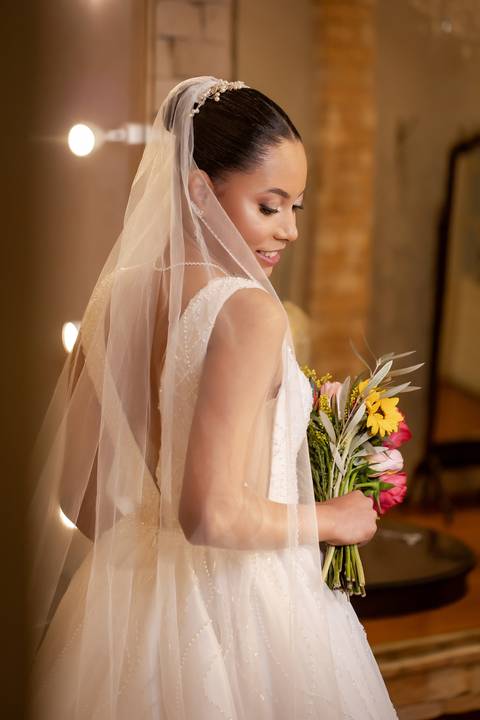 casamento-casa-fotografo-de-casamento-daniel-custodio-fotografias-noiva-noivo-madrinha-padrinho-vestido-make-cabelo-maquiagem-buque-mãe-pai-love-cerimonial-cerimonia-igreja-aliança-padre-buffet-DJ-familia-uberlandia-minas-gerias-brasil-foto-amor-brinde-'