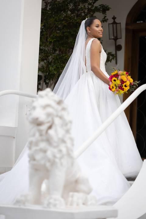 casamento-casa-fotografo-de-casamento-daniel-custodio-fotografias-noiva-noivo-madrinha-padrinho-vestido-make-cabelo-maquiagem-buque-mãe-pai-love-cerimonial-cerimonia-igreja-aliança-padre-buffet-DJ-familia-uberlandia-minas-gerias-brasil-foto-amor-brinde-'