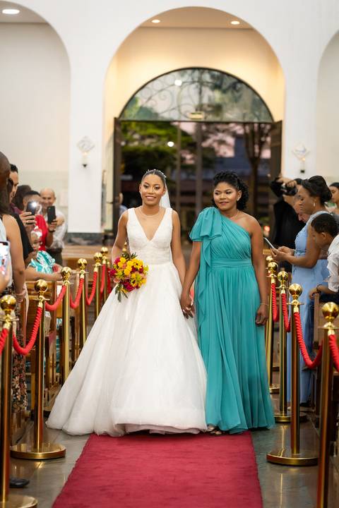 casamento-casa-fotografo-de-casamento-daniel-custodio-fotografias-noiva-noivo-madrinha-padrinho-vestido-make-cabelo-maquiagem-buque-mãe-pai-love-cerimonial-cerimonia-igreja-aliança-padre-buffet-DJ-familia-uberlandia-minas-gerias-brasil-foto-amor-brinde-'