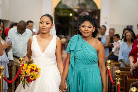 casamento-casa-fotografo-de-casamento-daniel-custodio-fotografias-noiva-noivo-madrinha-padrinho-vestido-make-cabelo-maquiagem-buque-mãe-pai-love-cerimonial-cerimonia-igreja-aliança-padre-buffet-DJ-familia-uberlandia-minas-gerias-brasil-foto-amor-brinde-'