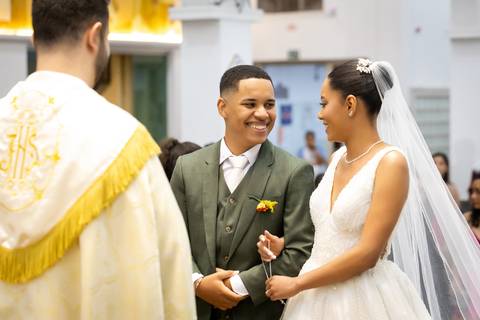 casamento-casa-fotografo-de-casamento-daniel-custodio-fotografias-noiva-noivo-madrinha-padrinho-vestido-make-cabelo-maquiagem-buque-mãe-pai-love-cerimonial-cerimonia-igreja-aliança-padre-buffet-DJ-familia-uberlandia-minas-gerias-brasil-foto-amor-brinde-'