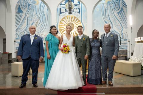 casamento-casa-fotografo-de-casamento-daniel-custodio-fotografias-noiva-noivo-madrinha-padrinho-vestido-make-cabelo-maquiagem-buque-mãe-pai-love-cerimonial-cerimonia-igreja-aliança-padre-buffet-DJ-familia-uberlandia-minas-gerias-brasil-foto-amor-brinde-'