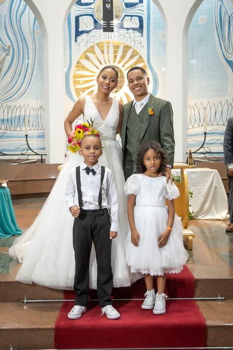 casamento-casa-fotografo-de-casamento-daniel-custodio-fotografias-noiva-noivo-madrinha-padrinho-vestido-make-cabelo-maquiagem-buque-mãe-pai-love-cerimonial-cerimonia-igreja-aliança-padre-buffet-DJ-familia-uberlandia-minas-gerias-brasil-foto-amor-brinde-'