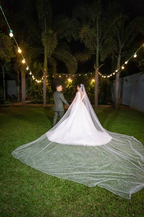 casamento-casa-fotografo-de-casamento-daniel-custodio-fotografias-noiva-noivo-madrinha-padrinho-vestido-make-cabelo-maquiagem-buque-mãe-pai-love-cerimonial-cerimonia-igreja-aliança-padre-buffet-DJ-familia-uberlandia-minas-gerias-brasil-foto-amor-brinde-'