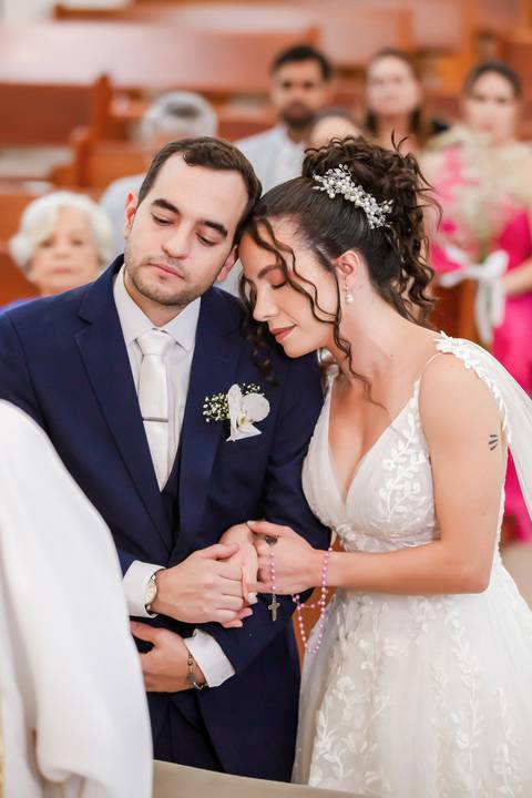 casamento-casar-noiva-make-off-hotel-vestido-buque-madrinha-mae-aliança-noivo-terno-igreja-civil-uberlandia-daniel-custodio-fotografias-fotos-wedding-buffet-chacara-po-do-sol-cerimonial-cerimonia-dj-padrinhos-festa-dança-filmagem-instagram-reels-maquiagem'