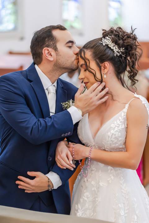 casamento-casar-noiva-make-off-hotel-vestido-buque-madrinha-mae-aliança-noivo-terno-igreja-civil-uberlandia-daniel-custodio-fotografias-fotos-wedding-buffet-chacara-po-do-sol-cerimonial-cerimonia-dj-padrinhos-festa-dança-filmagem-instagram-reels-maquiagem'