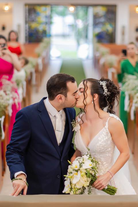 casamento-casar-noiva-make-off-hotel-vestido-buque-madrinha-mae-aliança-noivo-terno-igreja-civil-uberlandia-daniel-custodio-fotografias-fotos-wedding-buffet-chacara-po-do-sol-cerimonial-cerimonia-dj-padrinhos-festa-dança-filmagem-instagram-reels-maquiagem'