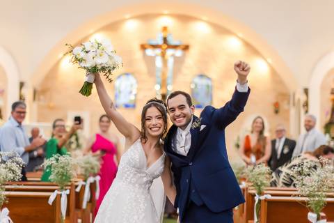 casamento-casar-noiva-make-off-hotel-vestido-buque-madrinha-mae-aliança-noivo-terno-igreja-civil-uberlandia-daniel-custodio-fotografias-fotos-wedding-buffet-chacara-po-do-sol-cerimonial-cerimonia-dj-padrinhos-festa-dança-filmagem-instagram-reels-maquiagem'