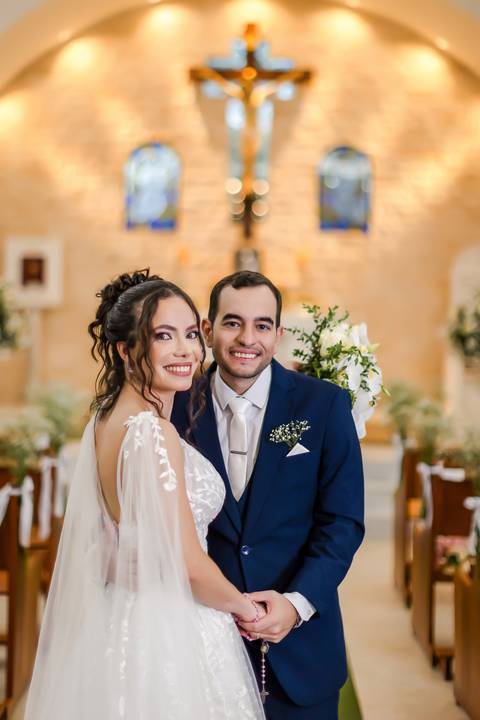 casamento-casar-noiva-make-off-hotel-vestido-buque-madrinha-mae-aliança-noivo-terno-igreja-civil-uberlandia-daniel-custodio-fotografias-fotos-wedding-buffet-chacara-po-do-sol-cerimonial-cerimonia-dj-padrinhos-festa-dança-filmagem-instagram-reels-maquiagem'