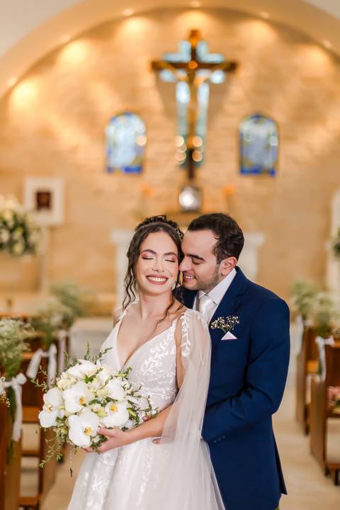 casamento-casar-noiva-make-off-hotel-vestido-buque-madrinha-mae-aliança-noivo-terno-igreja-civil-uberlandia-daniel-custodio-fotografias-fotos-wedding-buffet-chacara-po-do-sol-cerimonial-cerimonia-dj-padrinhos-festa-dança-filmagem-instagram-reels-maquiagem'