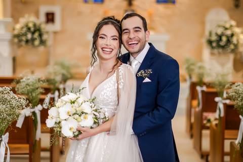 casamento-casar-noiva-make-off-hotel-vestido-buque-madrinha-mae-aliança-noivo-terno-igreja-civil-uberlandia-daniel-custodio-fotografias-fotos-wedding-buffet-chacara-po-do-sol-cerimonial-cerimonia-dj-padrinhos-festa-dança-filmagem-instagram-reels-maquiagem'