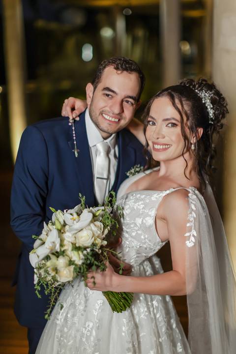 casamento-casar-noiva-make-off-hotel-vestido-buque-madrinha-mae-aliança-noivo-terno-igreja-civil-uberlandia-daniel-custodio-fotografias-fotos-wedding-buffet-chacara-po-do-sol-cerimonial-cerimonia-dj-padrinhos-festa-dança-filmagem-instagram-reels-maquiagem'