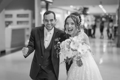 casamento-casar-noiva-make-off-hotel-vestido-buque-madrinha-mae-aliança-noivo-terno-igreja-civil-uberlandia-daniel-custodio-fotografias-fotos-wedding-buffet-chacara-po-do-sol-cerimonial-cerimonia-dj-padrinhos-festa-dança-filmagem-instagram-reels-maquiagem'