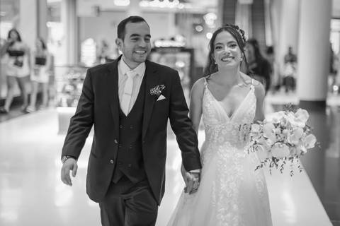 casamento-casar-noiva-make-off-hotel-vestido-buque-madrinha-mae-aliança-noivo-terno-igreja-civil-uberlandia-daniel-custodio-fotografias-fotos-wedding-buffet-chacara-po-do-sol-cerimonial-cerimonia-dj-padrinhos-festa-dança-filmagem-instagram-reels-maquiagem'