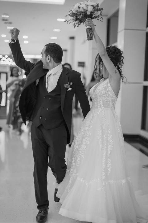 casamento-casar-noiva-make-off-hotel-vestido-buque-madrinha-mae-aliança-noivo-terno-igreja-civil-uberlandia-daniel-custodio-fotografias-fotos-wedding-buffet-chacara-po-do-sol-cerimonial-cerimonia-dj-padrinhos-festa-dança-filmagem-instagram-reels-maquiagem'