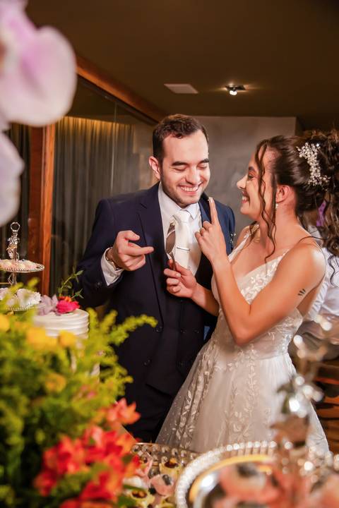 casamento-casar-noiva-make-off-hotel-vestido-buque-madrinha-mae-aliança-noivo-terno-igreja-civil-uberlandia-daniel-custodio-fotografias-fotos-wedding-buffet-chacara-po-do-sol-cerimonial-cerimonia-dj-padrinhos-festa-dança-filmagem-instagram-reels-maquiagem'