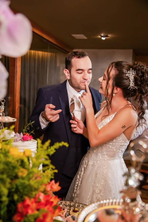 casamento-casar-noiva-make-off-hotel-vestido-buque-madrinha-mae-aliança-noivo-terno-igreja-civil-uberlandia-daniel-custodio-fotografias-fotos-wedding-buffet-chacara-po-do-sol-cerimonial-cerimonia-dj-padrinhos-festa-dança-filmagem-instagram-reels-maquiagem'
