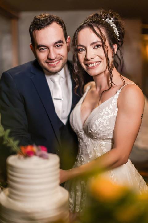 casamento-casar-noiva-make-off-hotel-vestido-buque-madrinha-mae-aliança-noivo-terno-igreja-civil-uberlandia-daniel-custodio-fotografias-fotos-wedding-buffet-chacara-po-do-sol-cerimonial-cerimonia-dj-padrinhos-festa-dança-filmagem-instagram-reels-maquiagem'