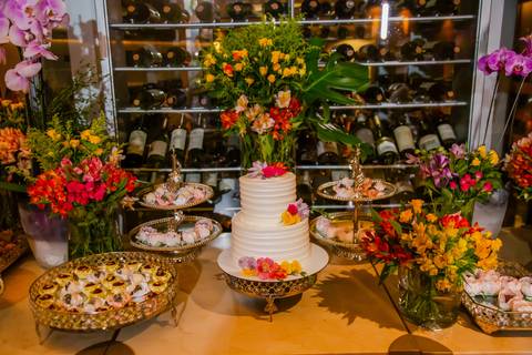 casamento-casar-noiva-make-off-hotel-vestido-buque-madrinha-mae-aliança-noivo-terno-igreja-civil-uberlandia-daniel-custodio-fotografias-fotos-wedding-buffet-chacara-po-do-sol-cerimonial-cerimonia-dj-padrinhos-festa-dança-filmagem-instagram-reels-maquiagem'