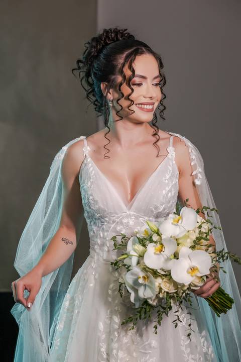 casamento-casar-noiva-make-off-hotel-vestido-buque-madrinha-mae-aliança-noivo-terno-igreja-civil-uberlandia-daniel-custodio-fotografias-fotos-wedding-buffet-chacara-po-do-sol-cerimonial-cerimonia-dj-padrinhos-festa-dança-filmagem-instagram-reels-maquiagem'