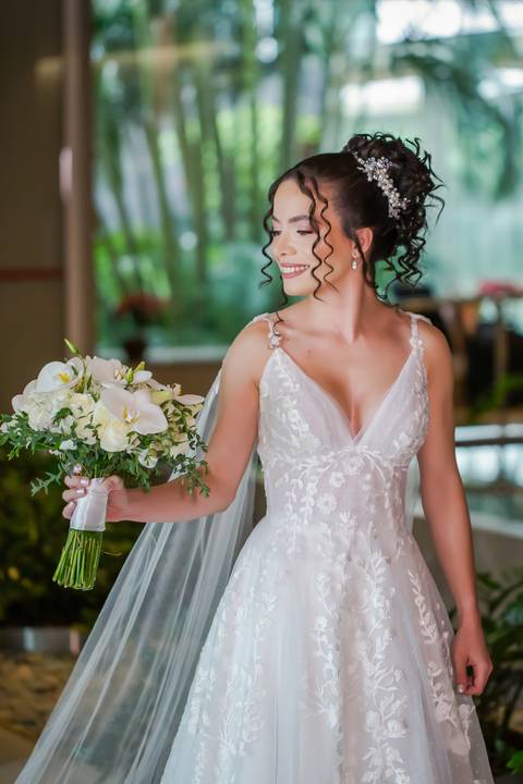 casamento-casar-noiva-make-off-hotel-vestido-buque-madrinha-mae-aliança-noivo-terno-igreja-civil-uberlandia-daniel-custodio-fotografias-fotos-wedding-buffet-chacara-po-do-sol-cerimonial-cerimonia-dj-padrinhos-festa-dança-filmagem-instagram-reels-maquiagem'