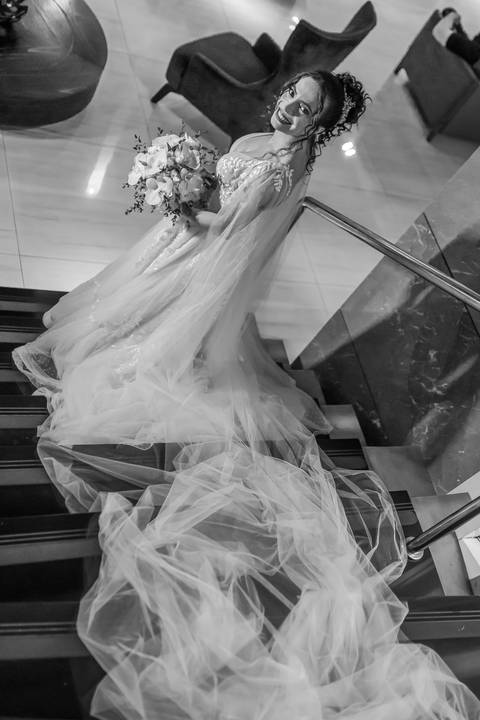 casamento-casar-noiva-make-off-hotel-vestido-buque-madrinha-mae-aliança-noivo-terno-igreja-civil-uberlandia-daniel-custodio-fotografias-fotos-wedding-buffet-chacara-po-do-sol-cerimonial-cerimonia-dj-padrinhos-festa-dança-filmagem-instagram-reels-maquiagem'