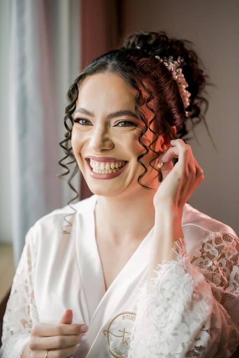 casamento-casar-noiva-make-off-hotel-vestido-buque-madrinha-mae-aliança-noivo-terno-igreja-civil-uberlandia-daniel-custodio-fotografias-fotos-wedding-buffet-chacara-po-do-sol-cerimonial-cerimonia-dj-padrinhos-festa-dança-filmagem-instagram-reels-maquiagem'