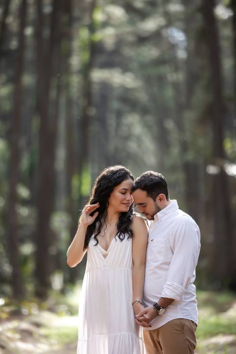 pre-wedding-ensaio-casal-fotos-casar-casamento-foto-fotografias-fotografo-daniel-custodio-make-noiva-noivo-buque-filmagem-love-madrinhas-padrinhos-chacara-igreja-civil-aliança-maquiagem-uberlandia-minas-gerias-lover-bride-fotografias-floresta-do-lobo-dj-'