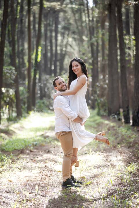 pre-wedding-ensaio-casal-fotos-casar-casamento-foto-fotografias-fotografo-daniel-custodio-make-noiva-noivo-buque-filmagem-love-madrinhas-padrinhos-chacara-igreja-civil-aliança-maquiagem-uberlandia-minas-gerias-lover-bride-fotografias-floresta-do-lobo-dj-'