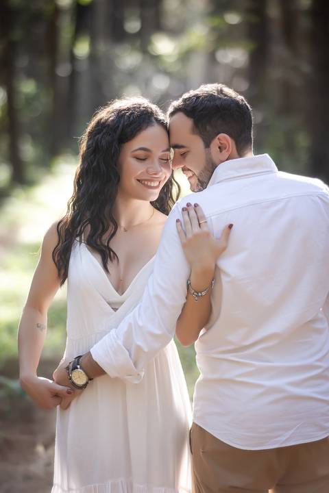 pre-wedding-ensaio-casal-fotos-casar-casamento-foto-fotografias-fotografo-daniel-custodio-make-noiva-noivo-buque-filmagem-love-madrinhas-padrinhos-chacara-igreja-civil-aliança-maquiagem-uberlandia-minas-gerias-lover-bride-fotografias-floresta-do-lobo-dj-'