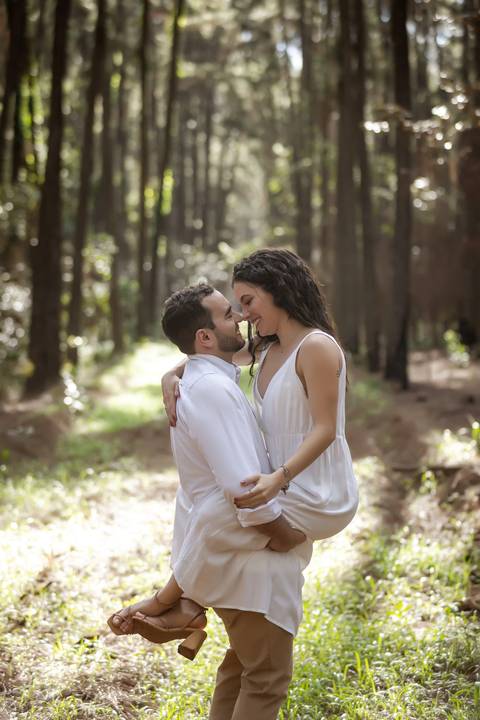 pre-wedding-ensaio-casal-fotos-casar-casamento-foto-fotografias-fotografo-daniel-custodio-make-noiva-noivo-buque-filmagem-love-madrinhas-padrinhos-chacara-igreja-civil-aliança-maquiagem-uberlandia-minas-gerias-lover-bride-fotografias-floresta-do-lobo-dj-'