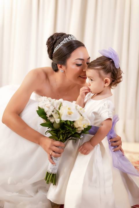 casamento-casa-fotografo-de-casamento-daniel-custodio-fotografias-noiva-noivo-madrinha-padrinho-vestido-make-cabelo-maquiagem-buque-mãe-pai-love-cerimonial-cerimonia-igreja-aliança-padre-buffet-DJ-familia-uberlandia-minas-gerias-brasil-foto-amor-brinde-'