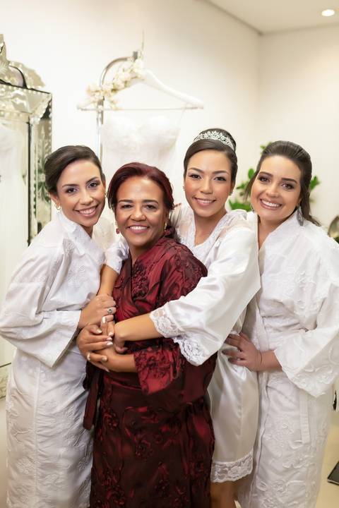 casamento-casa-fotografo-de-casamento-daniel-custodio-fotografias-noiva-noivo-madrinha-padrinho-vestido-make-cabelo-maquiagem-buque-mãe-pai-love-cerimonial-cerimonia-igreja-aliança-padre-buffet-DJ-familia-uberlandia-minas-gerias-brasil-foto-amor-brinde-'