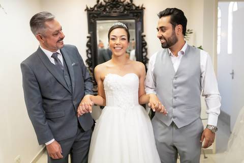 casamento-casa-fotografo-de-casamento-daniel-custodio-fotografias-noiva-noivo-madrinha-padrinho-vestido-make-cabelo-maquiagem-buque-mãe-pai-love-cerimonial-cerimonia-igreja-aliança-padre-buffet-DJ-familia-uberlandia-minas-gerias-brasil-foto-amor-brinde-'