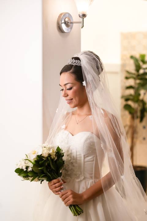 casamento-casa-fotografo-de-casamento-daniel-custodio-fotografias-noiva-noivo-madrinha-padrinho-vestido-make-cabelo-maquiagem-buque-mãe-pai-love-cerimonial-cerimonia-igreja-aliança-padre-buffet-DJ-familia-uberlandia-minas-gerias-brasil-foto-amor-brinde-'