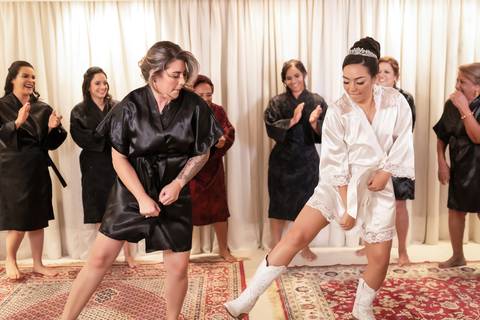 casamento-casa-fotografo-de-casamento-daniel-custodio-fotografias-noiva-noivo-madrinha-padrinho-vestido-make-cabelo-maquiagem-buque-mãe-pai-love-cerimonial-cerimonia-igreja-aliança-padre-buffet-DJ-familia-uberlandia-minas-gerias-brasil-foto-amor-brinde-'