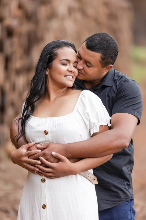 pre-wedding-ensaio-casal-fotos-casar-casamento-foto-fotografias-fotografo-daniel-custodio-make-noiva-noivo-buque-filmagem-love-madrinhas-padrinhos-chacara-igreja-civil-aliança-maquiagem-uberlandia-minas-gerias-lover-bride-fotografias-floresta-do-lobo-dj-'