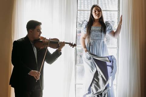 pre-wedding-ensaio-fotos-fotografias-casal-retrato-casar-casamento-wedding-patio-vinhedos-floresta-do-lobo-daniel-custodio-fotografo-noiva-noivo-civil-vestido-buque-make-madrinha-padrinho-por-do-sol-uberlandia-love-igreja-chacara-pet-cerimonial-cerimonia-'