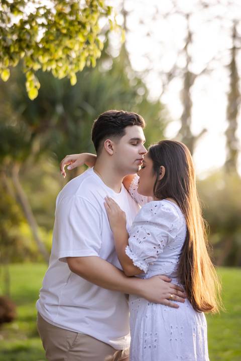 pre-wedding-ensaio-fotos-fotografias-casal-retrato-casar-casamento-wedding-patio-vinhedos-floresta-do-lobo-daniel-custodio-fotografo-noiva-noivo-civil-vestido-buque-make-madrinha-padrinho-por-do-sol-uberlandia-love-igreja-chacara-pet-cerimonial-cerimonia-'