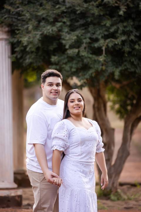 pre-wedding-ensaio-fotos-fotografias-casal-retrato-casar-casamento-wedding-patio-vinhedos-floresta-do-lobo-daniel-custodio-fotografo-noiva-noivo-civil-vestido-buque-make-madrinha-padrinho-por-do-sol-uberlandia-love-igreja-chacara-pet-cerimonial-cerimonia-'