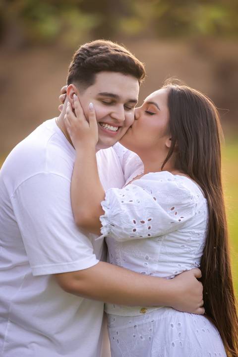 pre-wedding-ensaio-fotos-fotografias-casal-retrato-casar-casamento-wedding-patio-vinhedos-floresta-do-lobo-daniel-custodio-fotografo-noiva-noivo-civil-vestido-buque-make-madrinha-padrinho-por-do-sol-uberlandia-love-igreja-chacara-pet-cerimonial-cerimonia-'