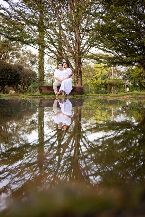 pre-wedding-ensaio-fotos-fotografias-casal-retrato-casar-casamento-wedding-patio-vinhedos-floresta-do-lobo-daniel-custodio-fotografo-noiva-noivo-civil-vestido-buque-make-madrinha-padrinho-por-do-sol-uberlandia-love-igreja-chacara-pet-cerimonial-cerimonia-'