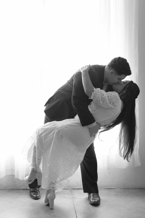 pre-wedding-ensaio-fotos-fotografias-casal-retrato-casar-casamento-wedding-patio-vinhedos-floresta-do-lobo-daniel-custodio-fotografo-noiva-noivo-civil-vestido-buque-make-madrinha-padrinho-por-do-sol-uberlandia-love-igreja-chacara-pet-cerimonial-cerimonia-'