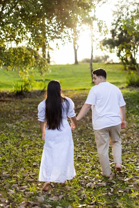 pre-wedding-ensaio-fotos-fotografias-casal-retrato-casar-casamento-wedding-patio-vinhedos-floresta-do-lobo-daniel-custodio-fotografo-noiva-noivo-civil-vestido-buque-make-madrinha-padrinho-por-do-sol-uberlandia-love-igreja-chacara-pet-cerimonial-cerimonia-'