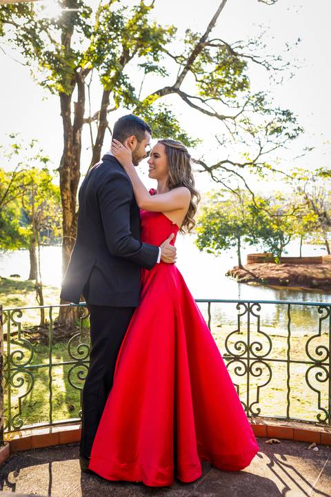 pre-wedding-araxa-minas-noiva-noivo-ensaio-namorados-fotografo-fotografias-daniel-custodio-buque-vestido-horizonte-perdido-amor-love-buque-atelie-cerimonial-cerimonia-por-do-sol-padrinhos-madrinhas-aliança-civil-casar-chacara-buffet-make-maquiagem-amor-oi'