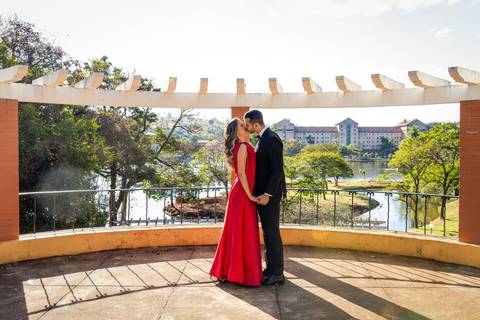 pre-wedding-araxa-minas-noiva-noivo-ensaio-namorados-fotografo-fotografias-daniel-custodio-buque-vestido-horizonte-perdido-amor-love-buque-atelie-cerimonial-cerimonia-por-do-sol-padrinhos-madrinhas-aliança-civil-casar-chacara-buffet-make-maquiagem-amor-oi'