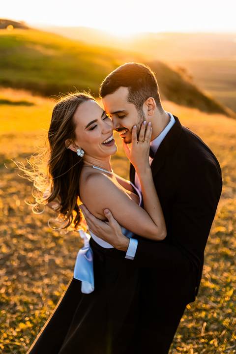 pre-wedding-araxa-minas-noiva-noivo-ensaio-namorados-fotografo-fotografias-daniel-custodio-buque-vestido-horizonte-perdido-amor-love-buque-atelie-cerimonial-cerimonia-por-do-sol-padrinhos-madrinhas-aliança-civil-casar-chacara-buffet-make-maquiagem-amor-oi'