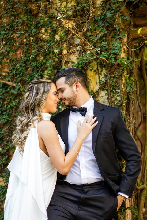 pre-wedding-araxa-minas-noiva-noivo-ensaio-namorados-fotografo-fotografias-daniel-custodio-buque-vestido-horizonte-perdido-amor-love-buque-atelie-cerimonial-cerimonia-por-do-sol-padrinhos-madrinhas-aliança-civil-casar-chacara-buffet-make-maquiagem-amor-oi'