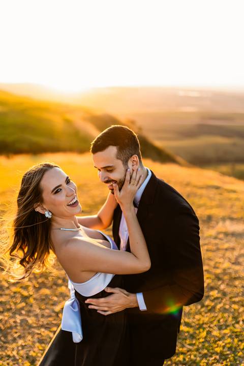 pre-wedding-araxa-minas-noiva-noivo-ensaio-namorados-fotografo-fotografias-daniel-custodio-buque-vestido-horizonte-perdido-amor-love-buque-atelie-cerimonial-cerimonia-por-do-sol-padrinhos-madrinhas-aliança-civil-casar-chacara-buffet-make-maquiagem-amor-oi'
